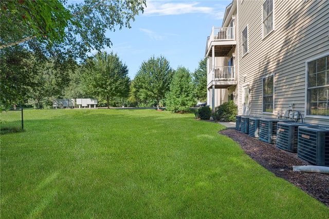 1 Gray Coach Lane 101, Cranston, RI 02921
