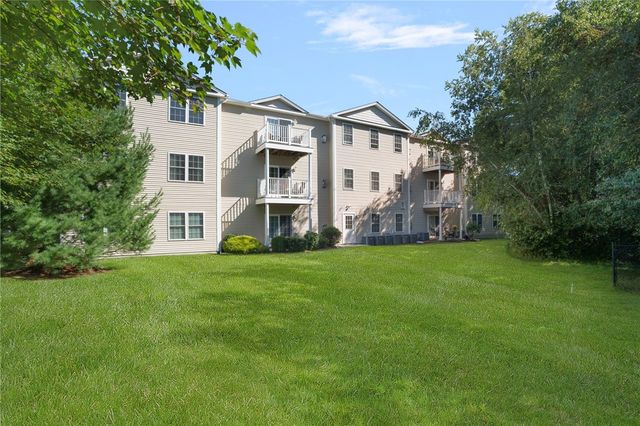 1 Gray Coach Lane 101, Cranston, RI 02921