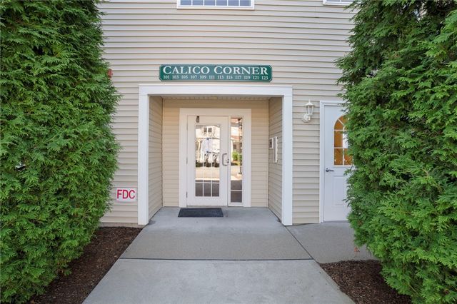 1 Gray Coach Lane 101, Cranston, RI 02921