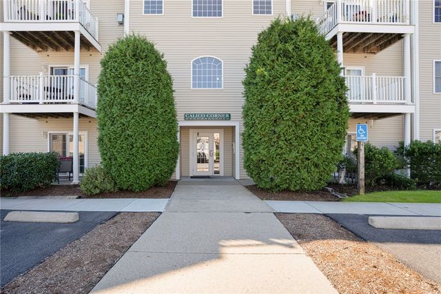 1 Gray Coach Lane 101, Cranston, RI 02921