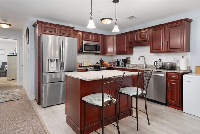 1 Gray Coach Lane 101, Cranston, RI 02921