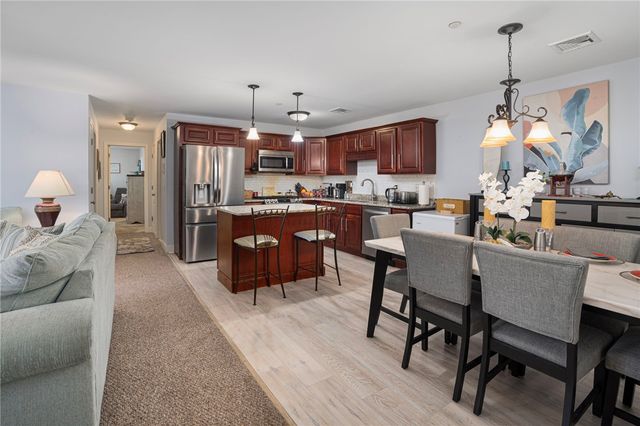 1 Gray Coach Lane 101, Cranston, RI 02921