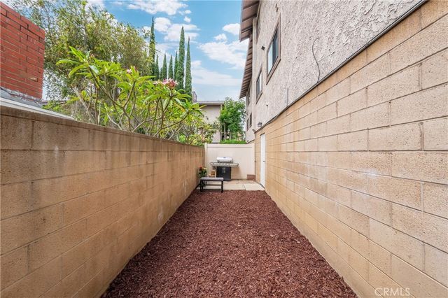121 S Madison Ave B, Monrovia, CA 91016
