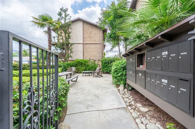 121 S Madison Ave B, Monrovia, CA 91016