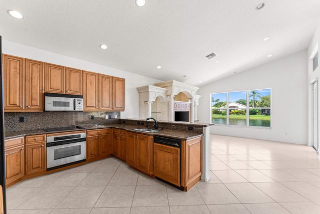 13215 Alhambra Lake Circle, Delray Beach, FL 33446
