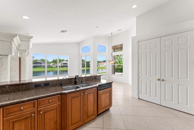 13215 Alhambra Lake Circle, Delray Beach, FL 33446