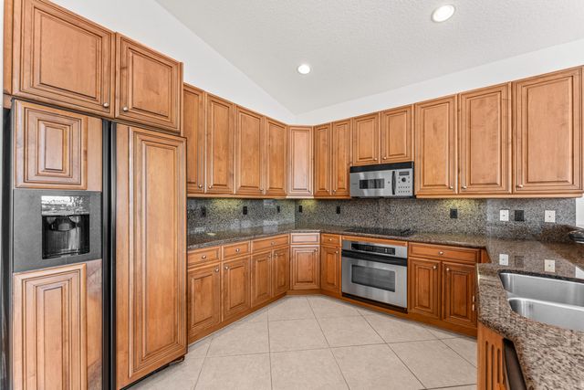 13215 Alhambra Lake Circle, Delray Beach, FL 33446