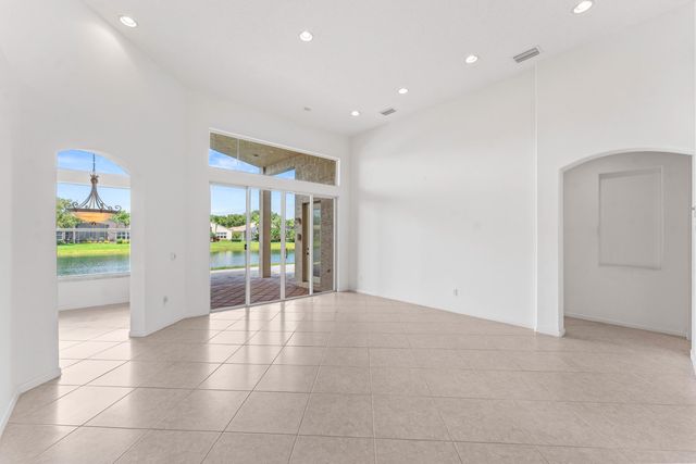 13215 Alhambra Lake Circle, Delray Beach, FL 33446
