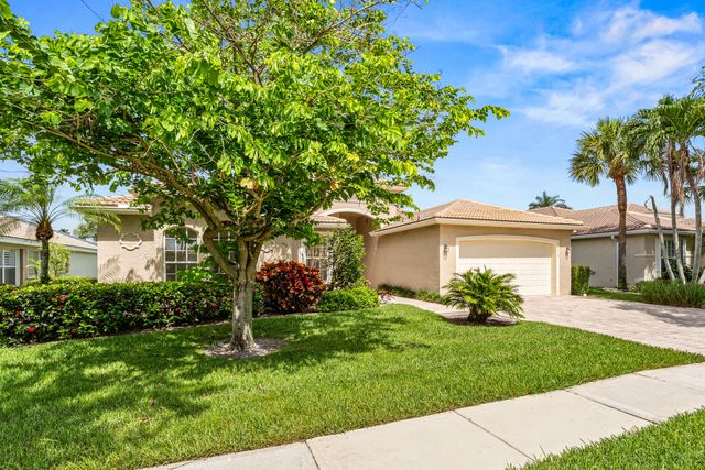 13215 Alhambra Lake Circle, Delray Beach, FL 33446