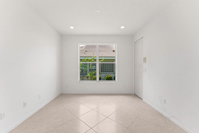 13215 Alhambra Lake Circle, Delray Beach, FL 33446