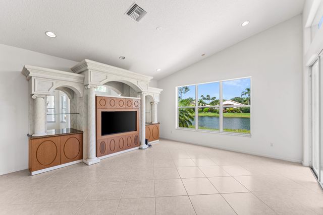 13215 Alhambra Lake Circle, Delray Beach, FL 33446