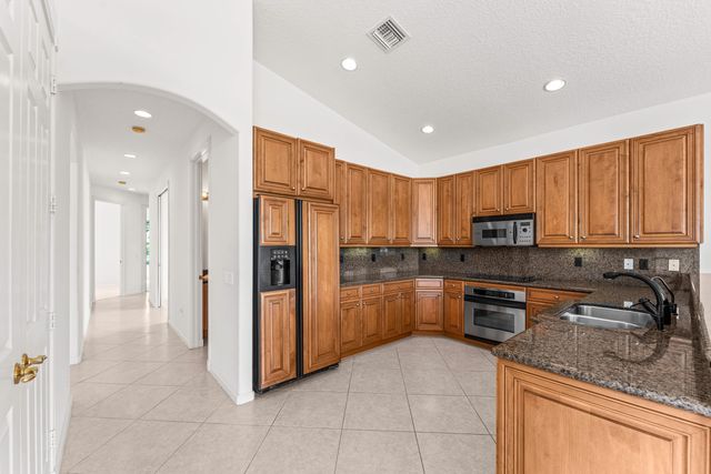 13215 Alhambra Lake Circle, Delray Beach, FL 33446