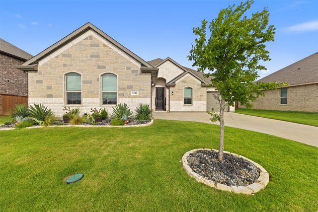 1029 Greencove Drive, Midlothian, TX 76065