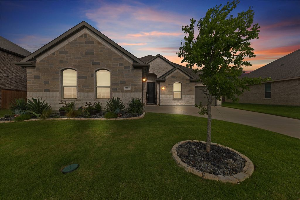 1029 Greencove Drive, Midlothian, TX 76065