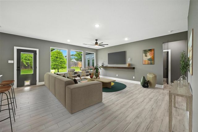 330 W Morris Street, Rhome, TX 76078