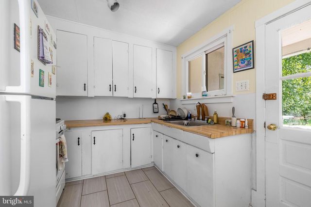 1903 OLD COURT RD, Baltimore, MD 21204