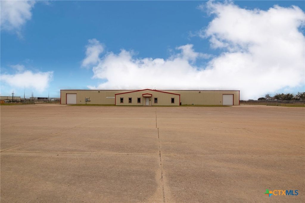 409 Enterprise Drive, Victoria, TX 77905