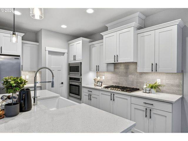 16332 EARHART Ave, Oregon City, OR 97045