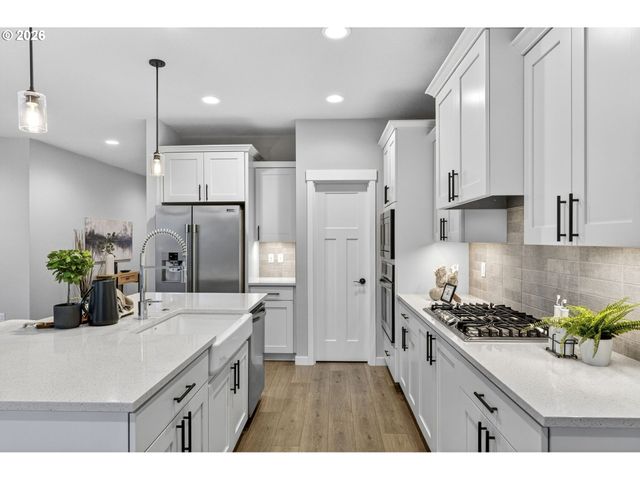 16332 EARHART Ave, Oregon City, OR 97045