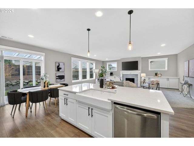 16332 EARHART Ave, Oregon City, OR 97045