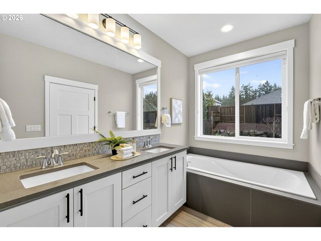 16332 EARHART Ave, Oregon City, OR 97045