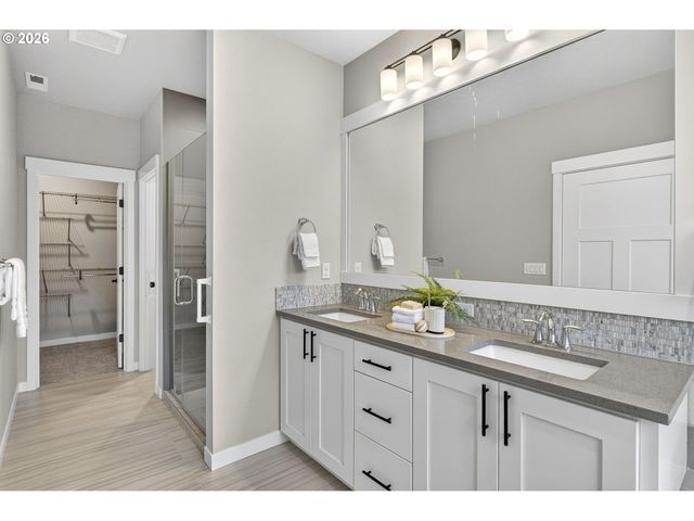 16332 EARHART Ave, Oregon City, OR 97045