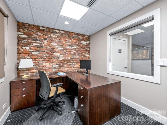 5 Doctors Park E1, Asheville, NC 28801