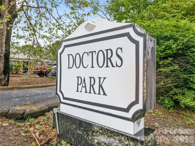 5 Doctors Park E1, Asheville, NC 28801