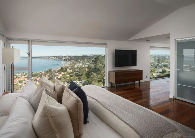 1642 Valdes Dr., La Jolla, CA 92037