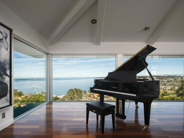 1642 Valdes Dr., La Jolla, CA 92037