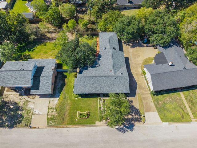 3802 Sunnybrook Lane, Bryan, TX 77802