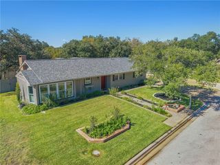 3802 Sunnybrook Lane, Bryan, TX 77802