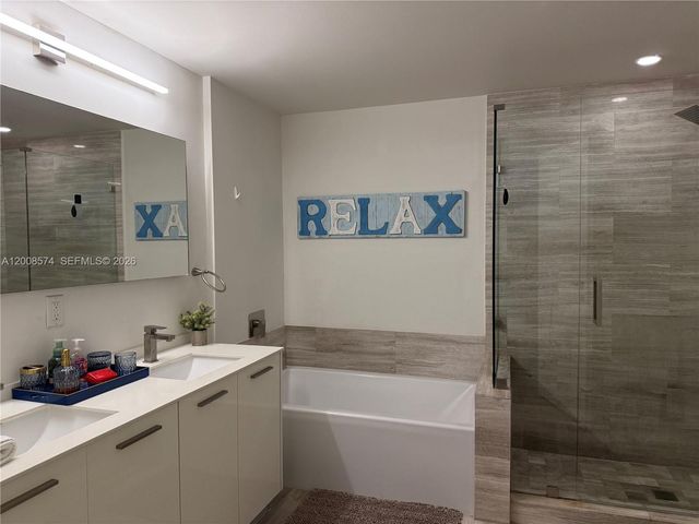 1300 Brickell Bay Dr 807, Miami, FL 33131