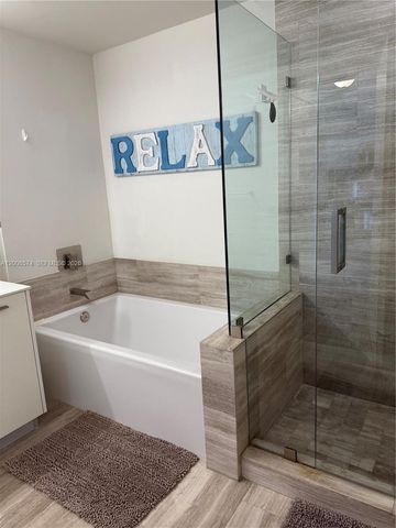 1300 Brickell Bay Dr 807, Miami, FL 33131