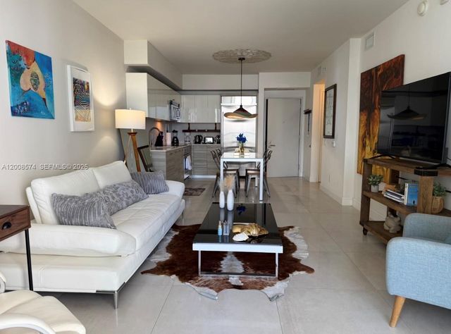 1300 Brickell Bay Dr 807, Miami, FL 33131