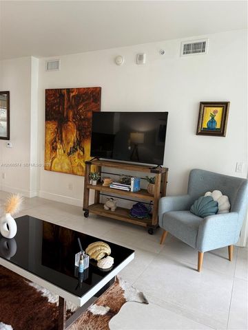 1300 Brickell Bay Dr 807, Miami, FL 33131