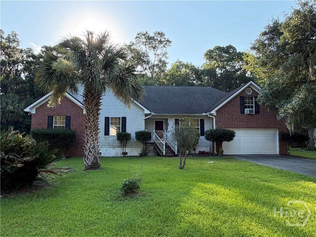 Image 1 of property listing at 126 Rose Dhu Way, Savannah, GA 31419