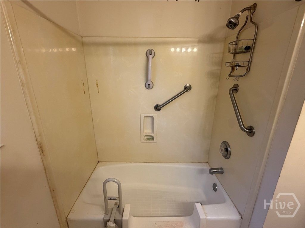 Image 10 of property listing at 126 Rose Dhu Way, Savannah, GA 31419