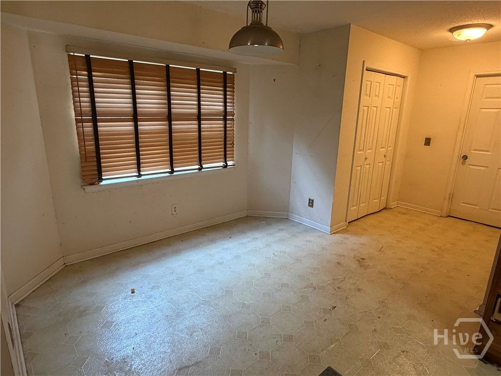 Image 6 of property listing at 126 Rose Dhu Way, Savannah, GA 31419