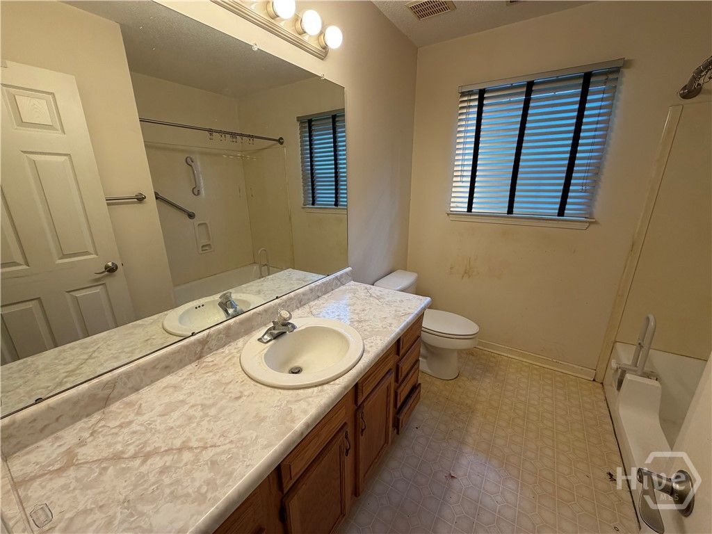 Image 9 of property listing at 126 Rose Dhu Way, Savannah, GA 31419