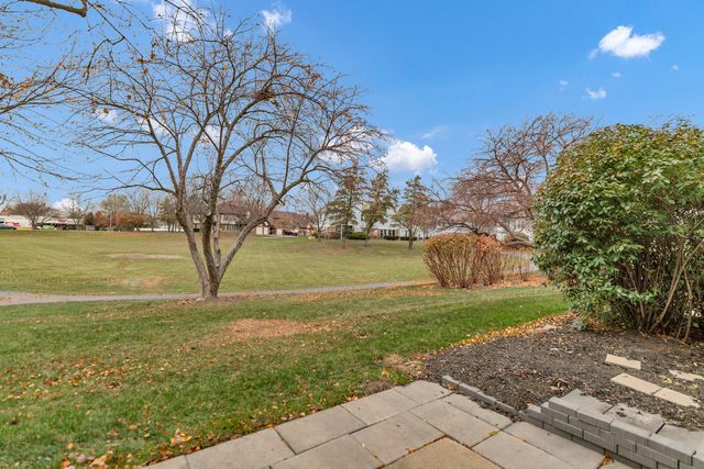 1941 Quaker Hollow Lane 1941, Streamwood, IL 60107