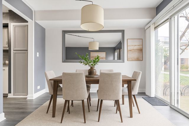 1941 Quaker Hollow Lane 1941, Streamwood, IL 60107