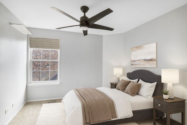 1941 Quaker Hollow Lane 1941, Streamwood, IL 60107