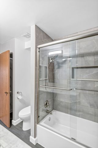 1941 Quaker Hollow Lane 1941, Streamwood, IL 60107