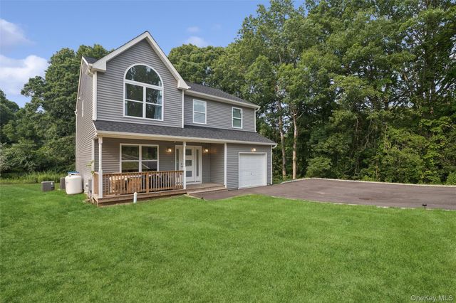 65 Ozark Street, Ronkonkoma, NY 11720