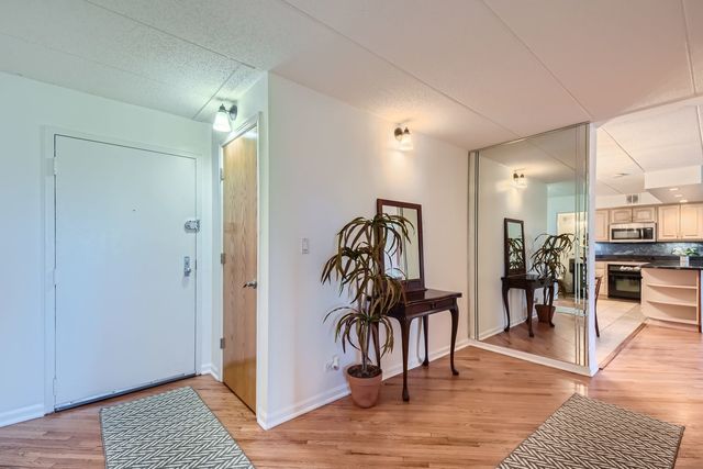 711 W Gordon Terrace 701, Chicago, IL 60613