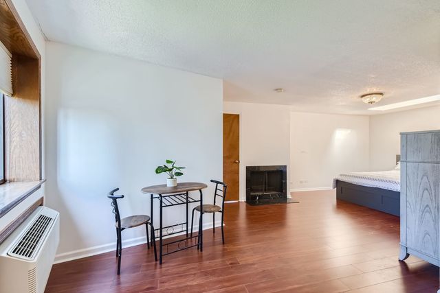 711 W Gordon Terrace 701, Chicago, IL 60613