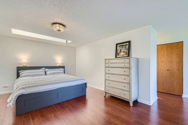 711 W Gordon Terrace 701, Chicago, IL 60613