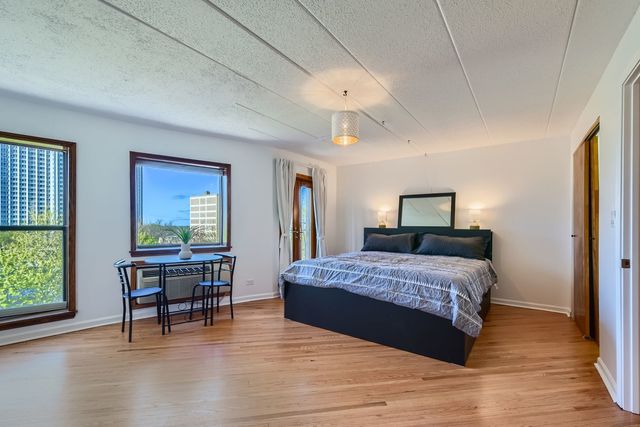 711 W Gordon Terrace 701, Chicago, IL 60613