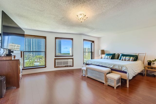 711 W Gordon Terrace 701, Chicago, IL 60613